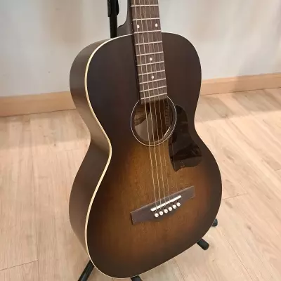 Art & Lutherie Roadhouse Parlour Guitar 2